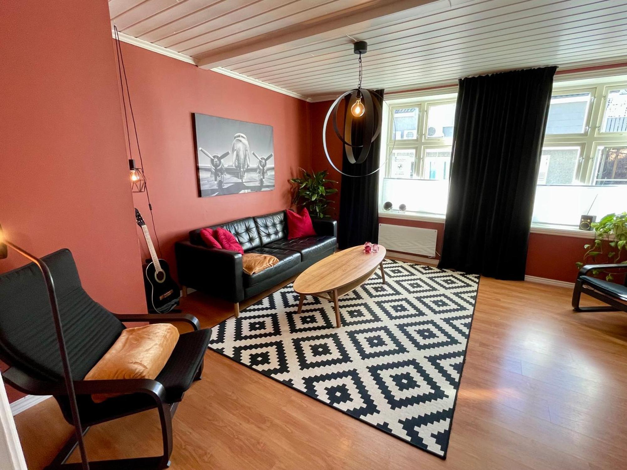 Sentral Og Fargerik Bygardsleilighet Halden Exteriör bild