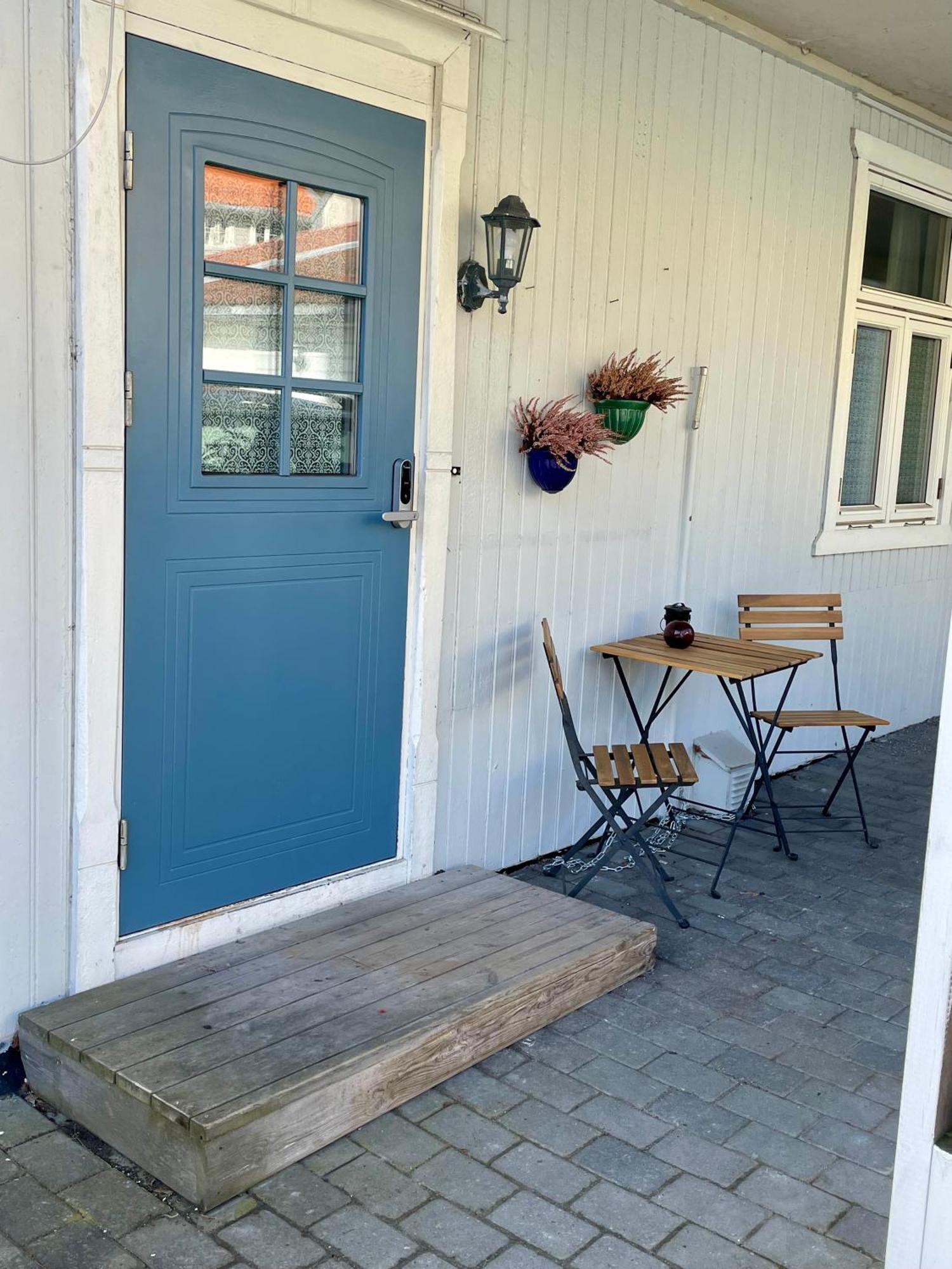 Sentral Og Fargerik Bygardsleilighet Halden Exteriör bild