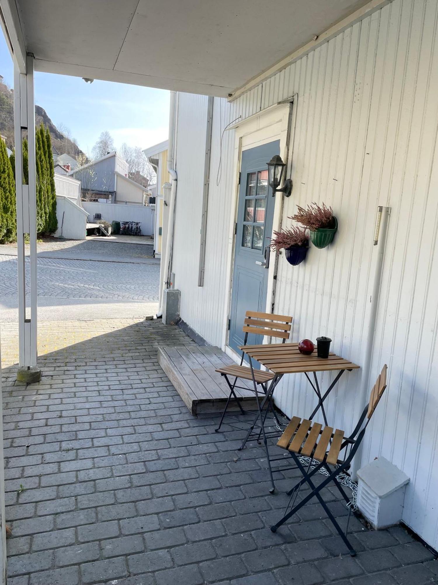 Sentral Og Fargerik Bygardsleilighet Halden Exteriör bild
